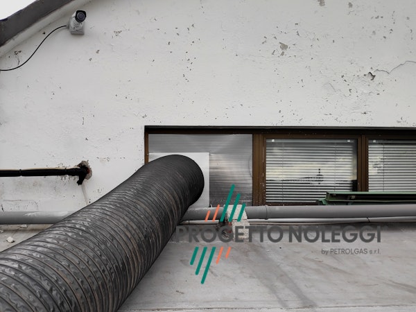 Tubazione flessibile connessa a Diffusore Orientabile Tubazione flessibile connessa a Diffusore Orientabile