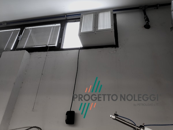 Diffusore a griglia orientabile con termostato applicazione industriale Diffusore a griglia orientabile con termostato applicazione industriale