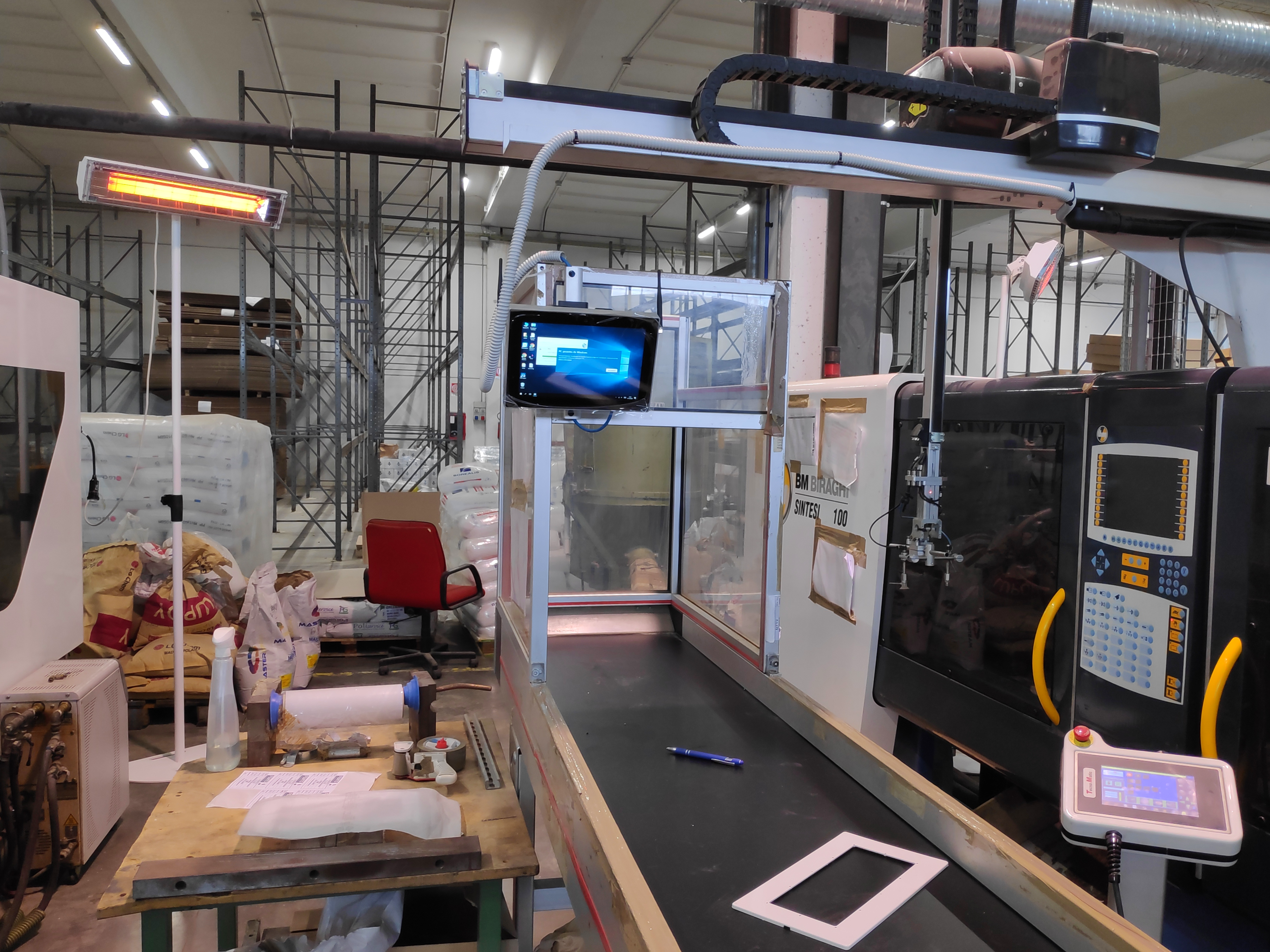 Riscaldamento officina stampaggio plastica con OMV 2250