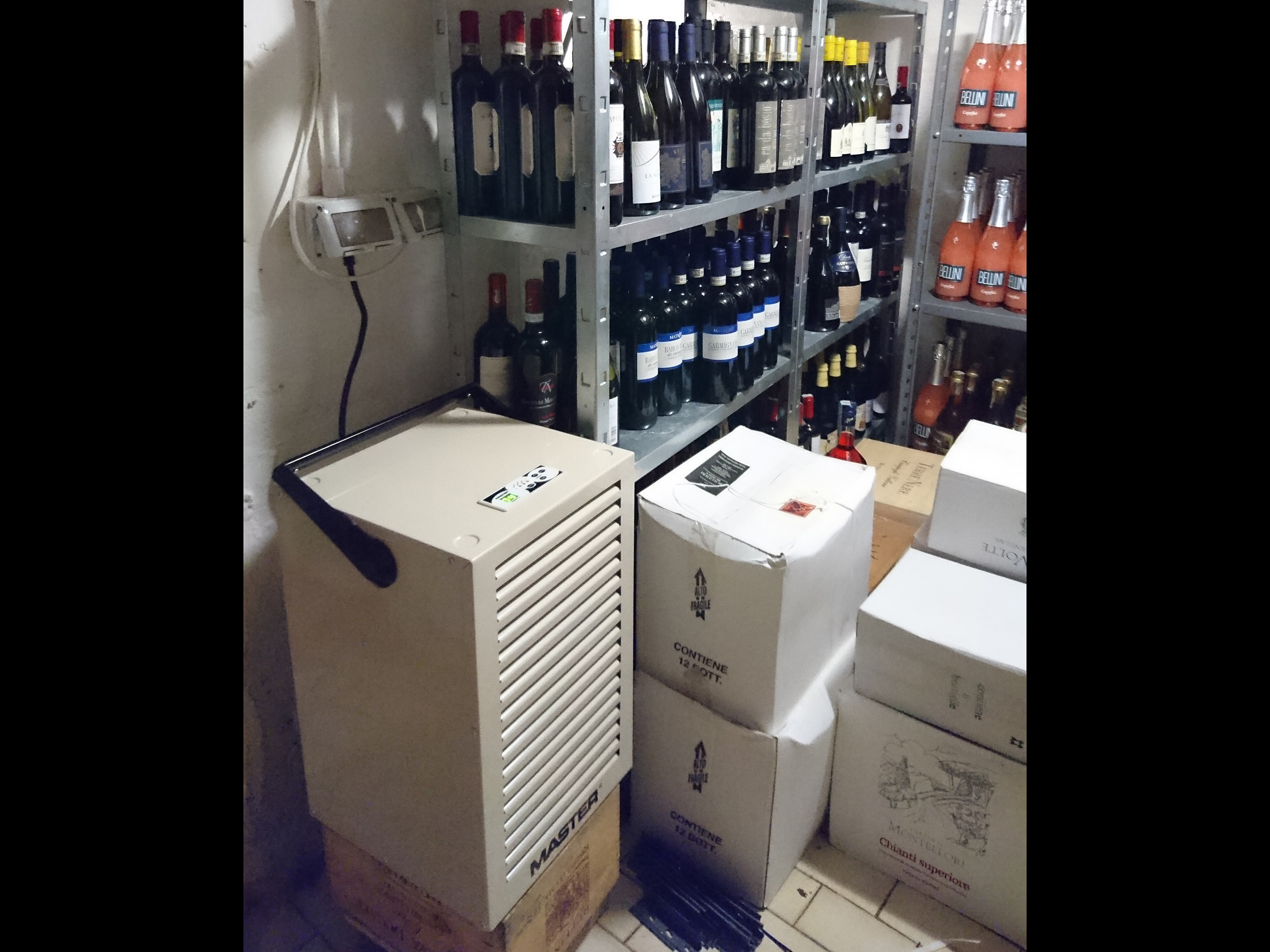 Master DH 732 è un deumidificatore a condensazione perfetto per lavori di finitura e ristrutturazione.