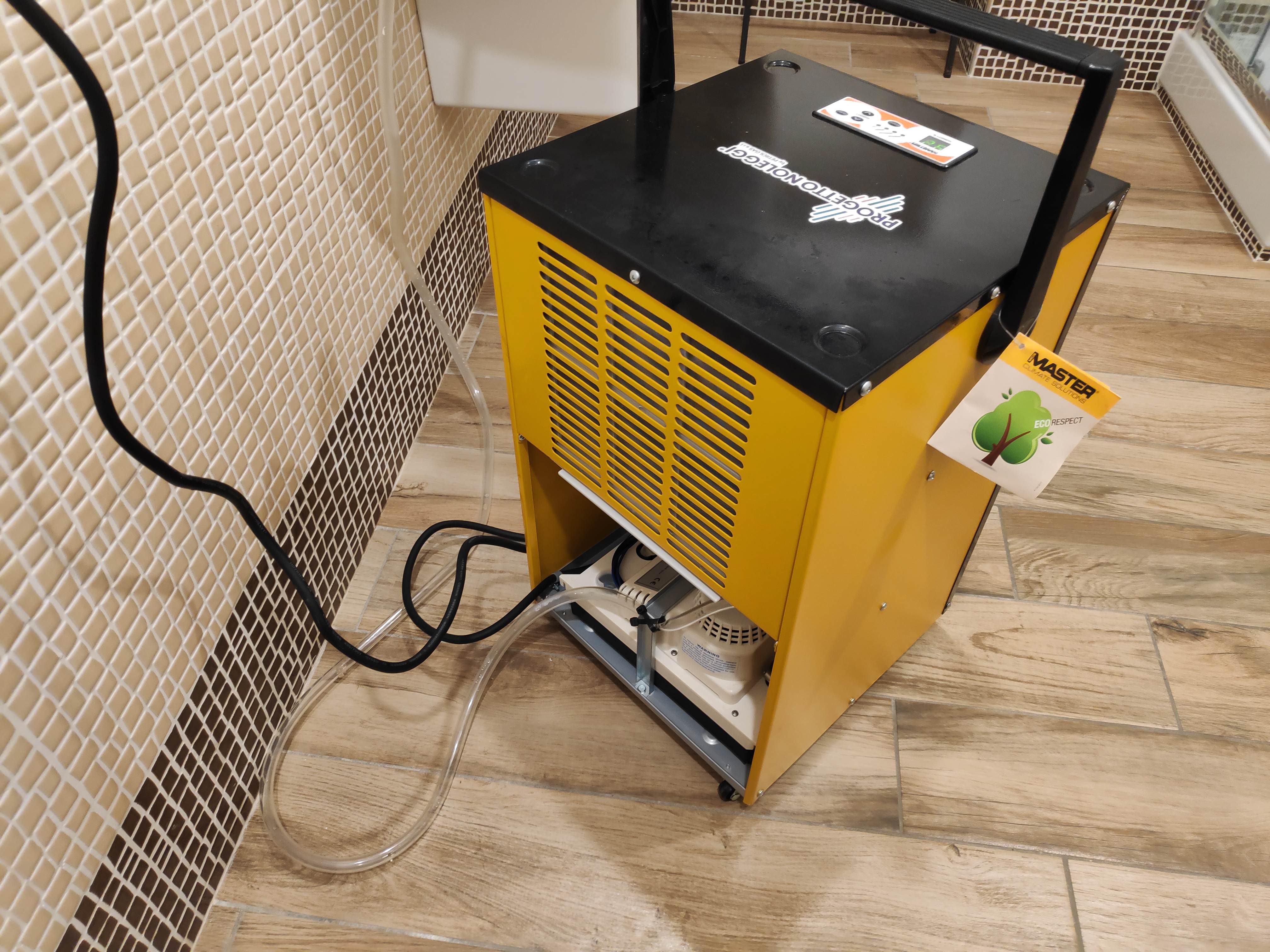 Master DH 732 - Con pompa per lo scarico in continuo