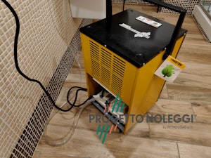 Master DH 732 - Con pompa per lo scarico in continuo Master DH 732 - Con pompa per lo scarico in continuo