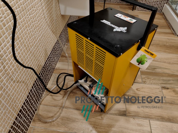 Master DH 732 - Con pompa per lo scarico in continuo Master DH 732 - Con pompa per lo scarico in continuo