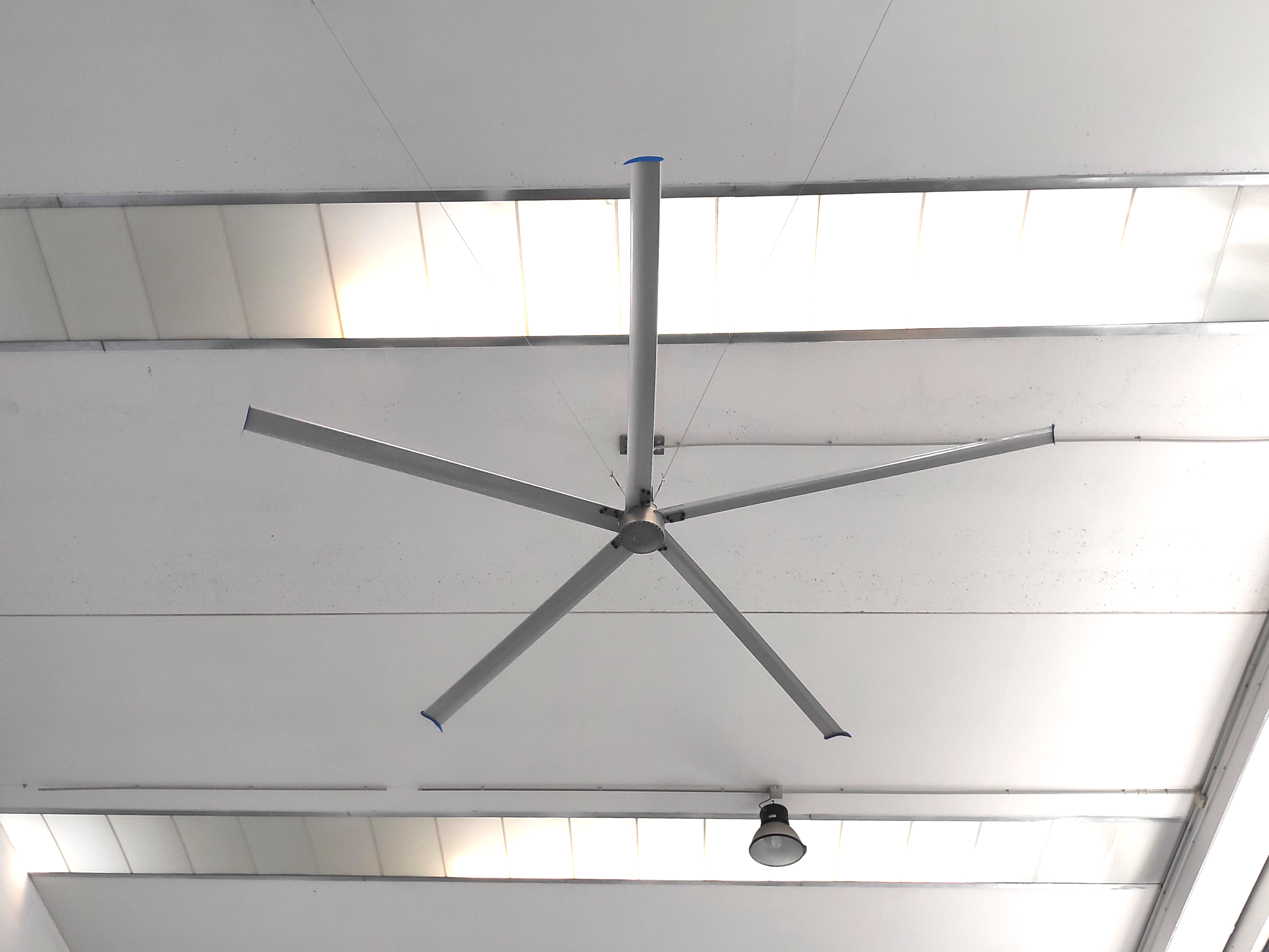 Destratificatore da soffitto - Tecnologia HVLS - High Volume Low Speed