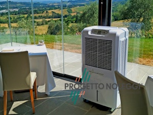 Master CCX 4.0 - Raffrescatore Evaporativo Portatile Master CCX 4.0 è un raffrescatore evaporativo Master con elettronica brevettata e prodotta in Italia. Tipologia di raffrescamento dell'aria naturale.