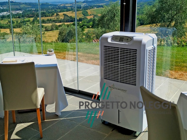 Master CCX 4.0 - Raffrescatore Evaporativo Portatile Master CCX 4.0 è un raffrescatore evaporativo Master con elettronica brevettata e prodotta in Italia. Tipologia di raffrescamento dell'aria naturale.