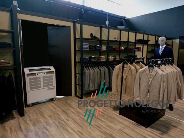 Condizionatore ACT 7 installazione negozio di abbigliamento Master ACT 7 è un condizionatore professionale con prestazioni di alto livello, dotato di unità esterna