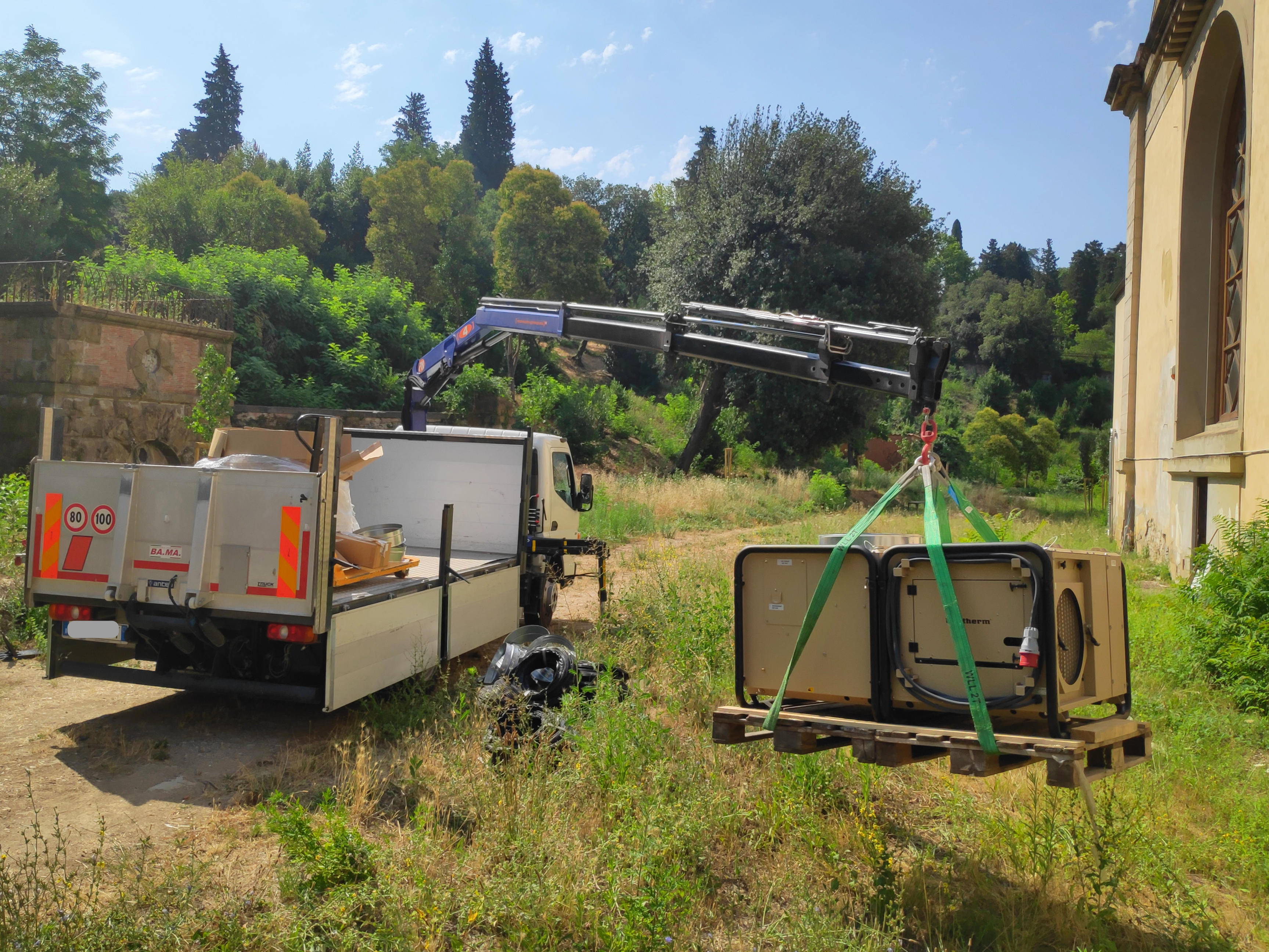 Scarico con GRU Dantherm AC-M18 - Progetto Noleggi