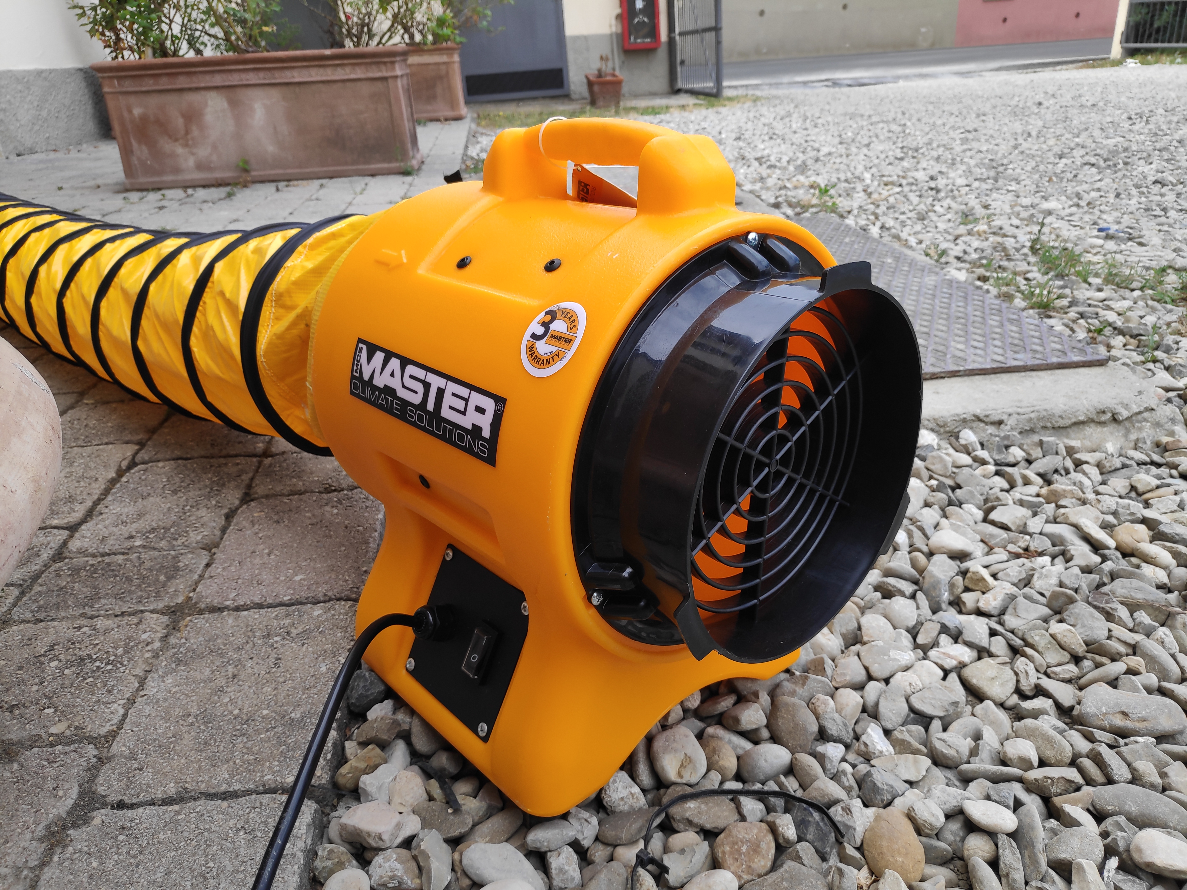 Estrazione aria per lavori ufficio commerciale con BL4800 - Progetto Noleggi