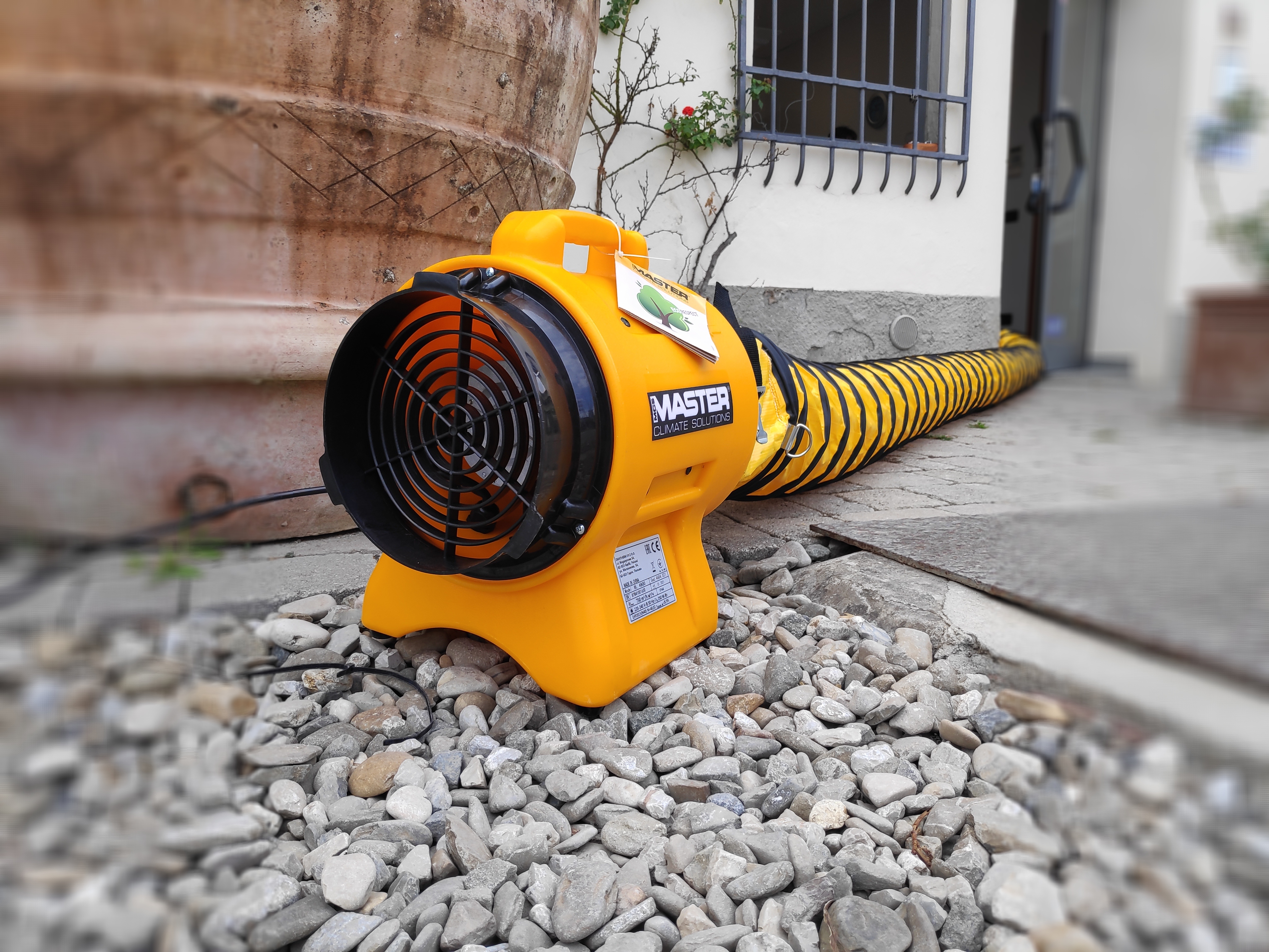 Estrazione aria per lavori ufficio commerciale con BL4800 - Progetto Noleggi