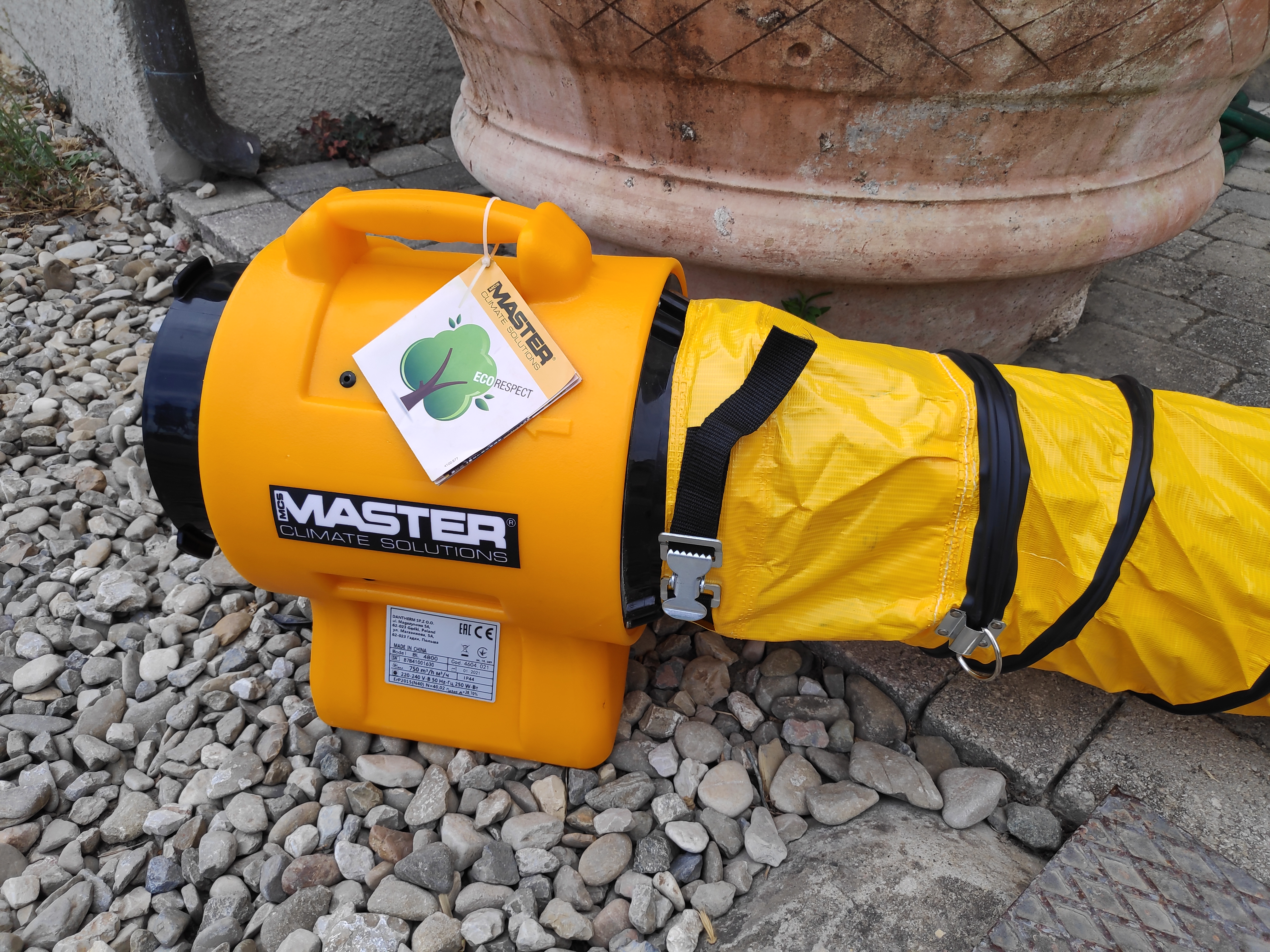 Estrazione aria per lavori ufficio commerciale con BL4800 - Progetto Noleggi