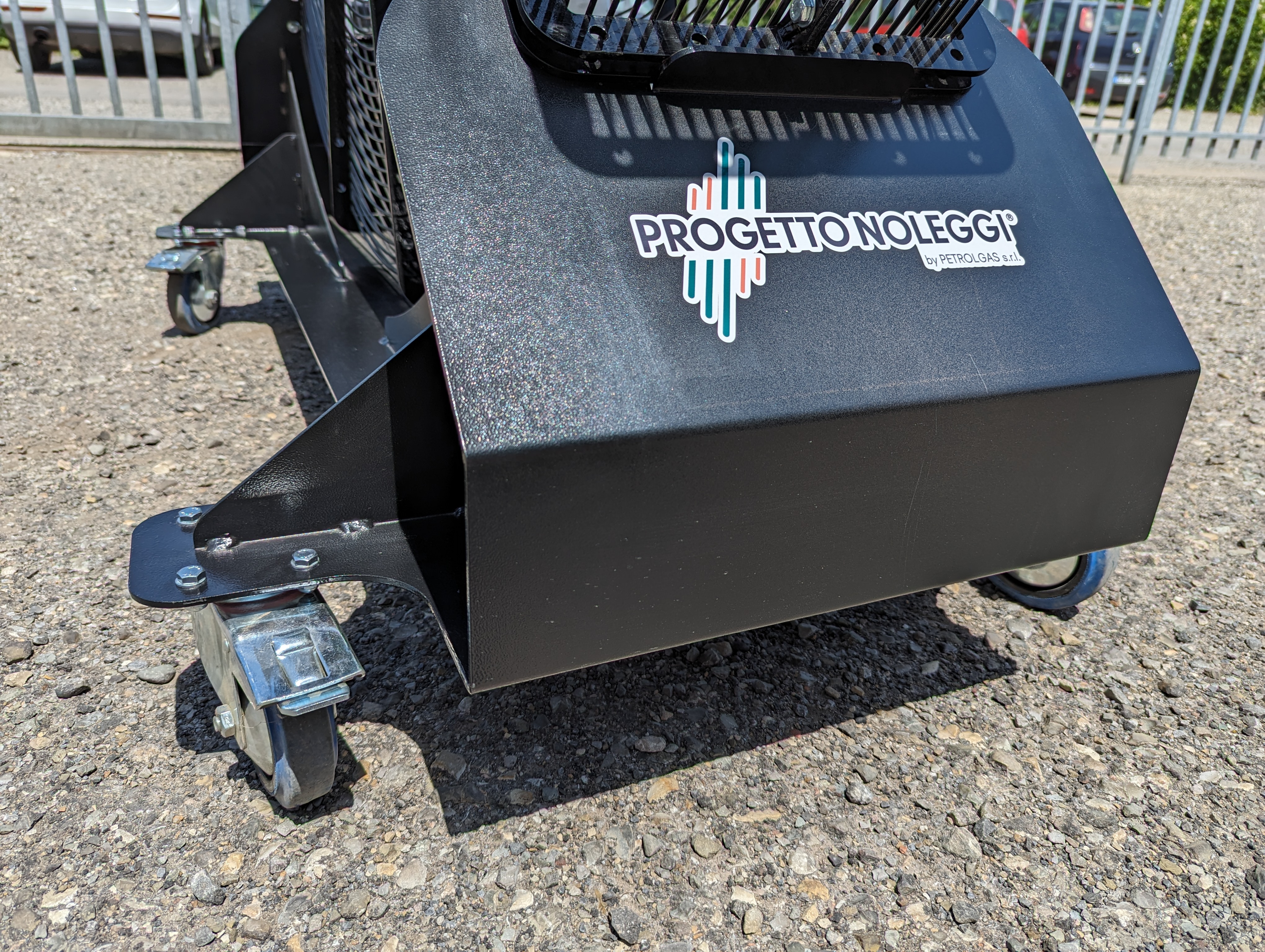 Grandi ruote per movimentazione anche su terreni sconnessi