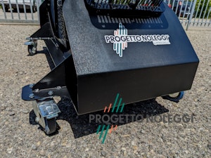 Grandi ruote per movimentazione anche su terreni sconnessi Grandi ruote per movimentazione anche su terreni sconnessi