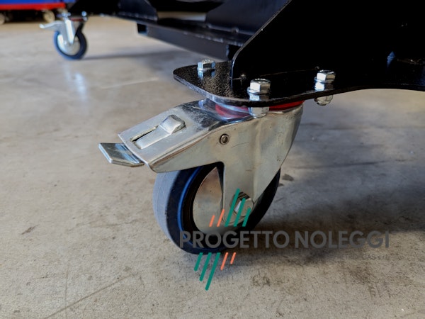 Grandi ruote con fermo per movimentazione anche su terreni sconnessi Grandi ruote con fermo per movimentazione anche su terreni sconnessi