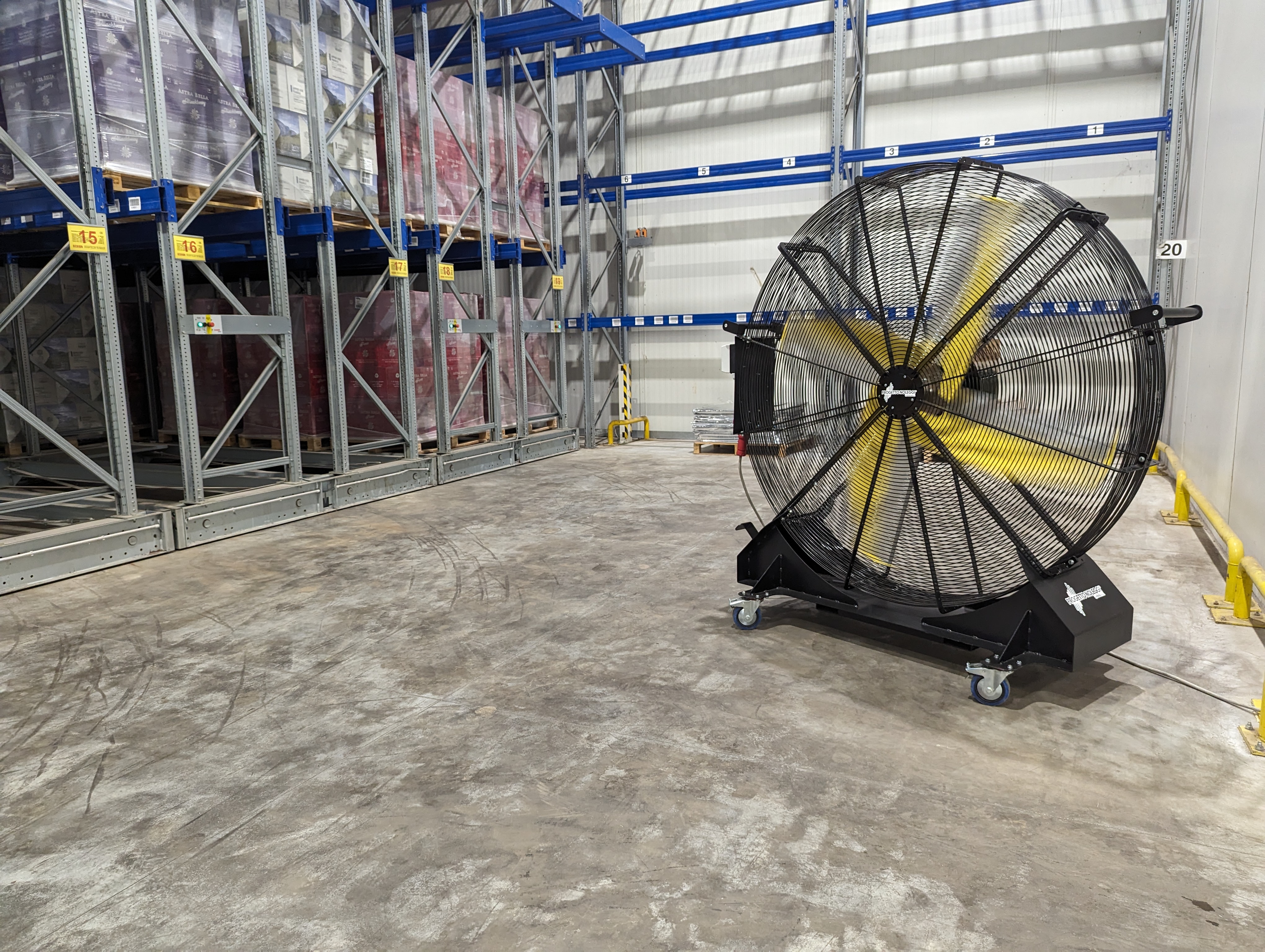 Ventilatore Gigante Mobile - in magazzino industriale