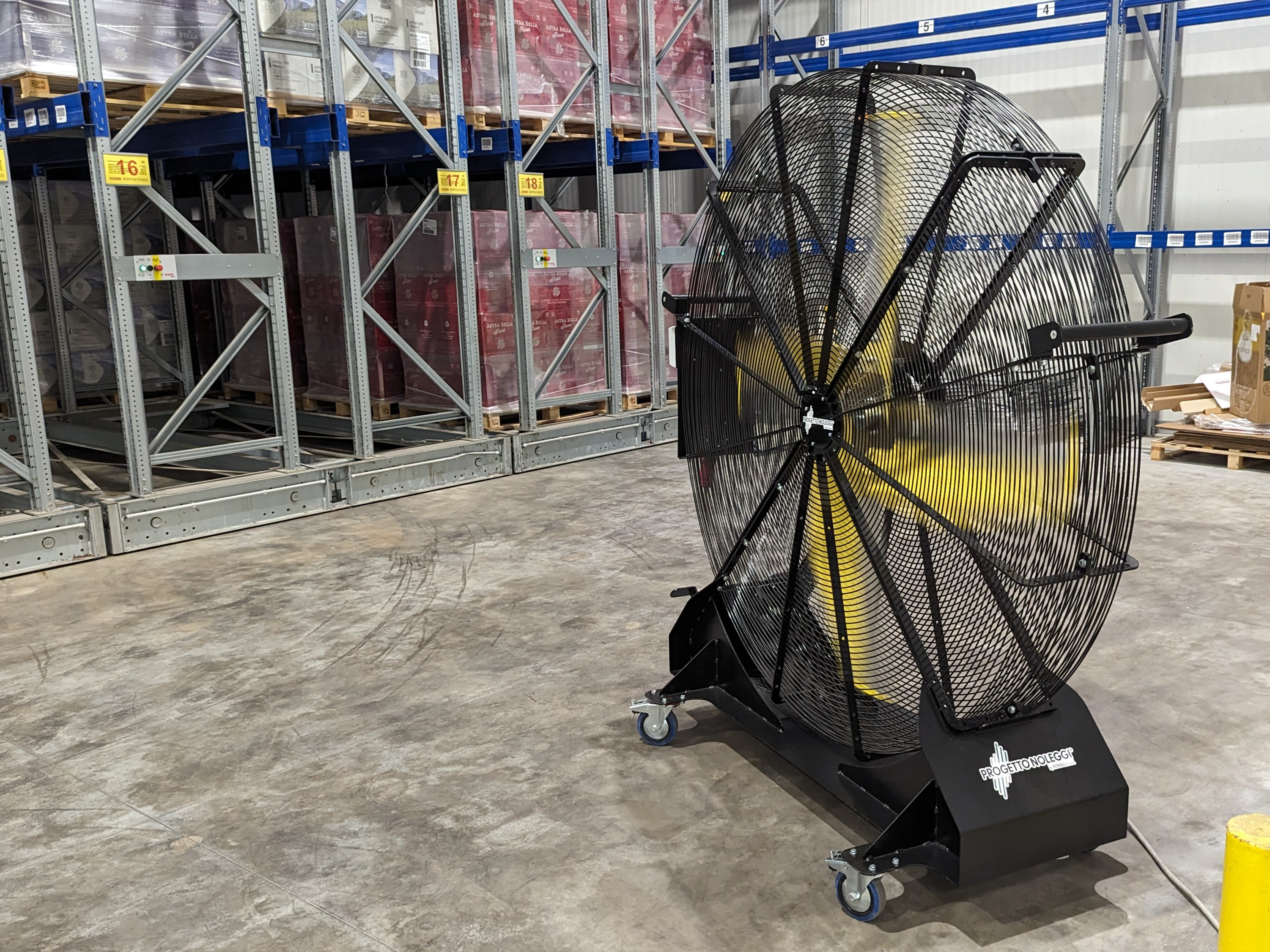 Ventilatore Gigante Mobile - in magazzino industriale