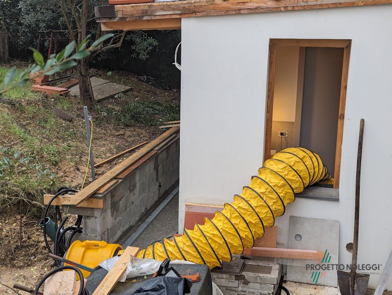 Cantiere invernale? Ecco come gestire umidità e polveri con le giuste attrezzature a noleggio