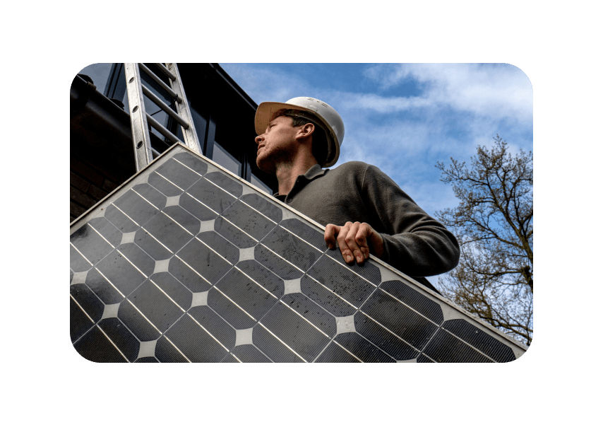 Welke energieleveranciers rekenen terugleverkosten