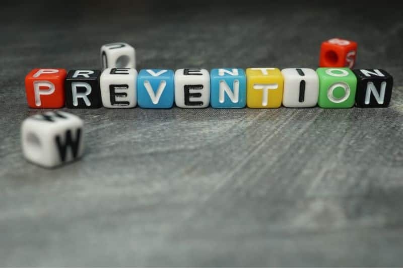 Dés portant les lettres du mot Prévention pour illustrer l'article sur la Prévention des risques professionnels en entreprise