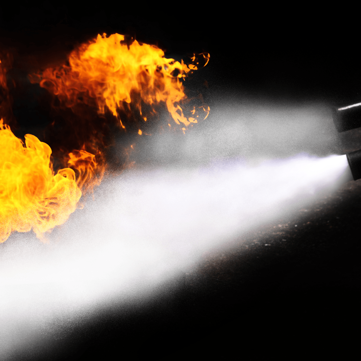 Image d'incendie sur fond noir pour illustrer l'article sur le Permis feu