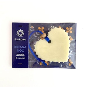 Flororo naravna dišava za dom, dišeči vosek in obesek z naravnimi eteričnimi olji šentjanževke ter citrusov v modri embalaži s cvetličnim vzorcem