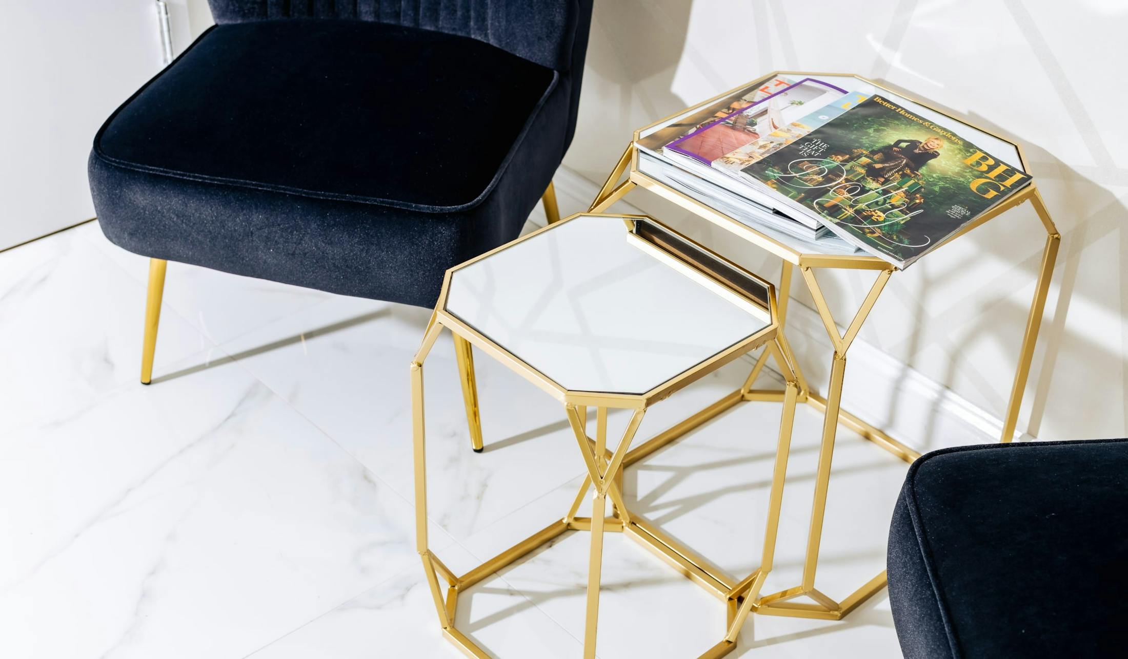 In-tables with magazines in between chairs