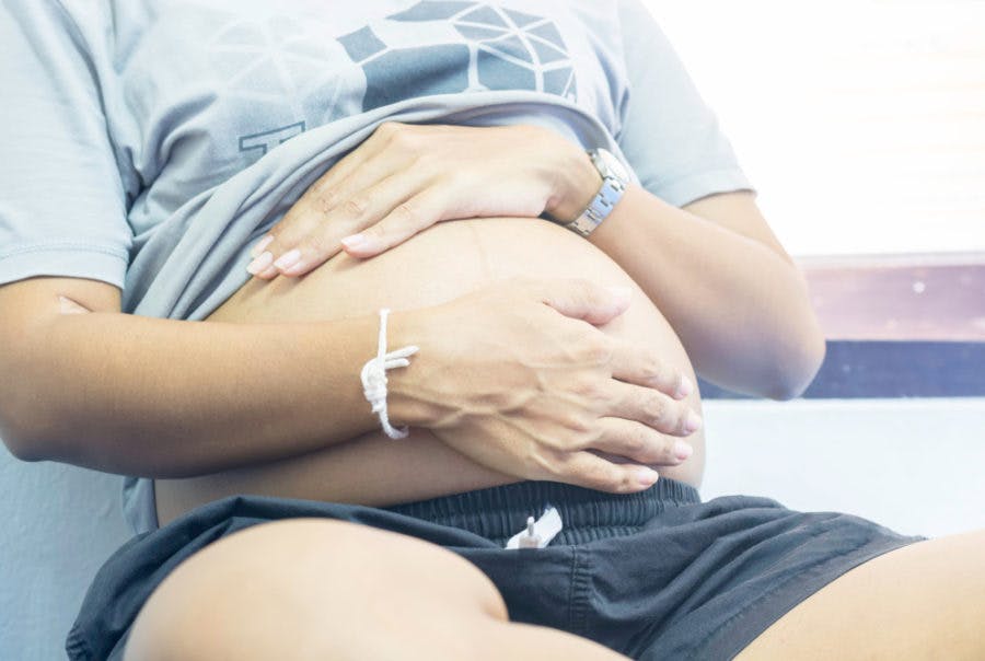  Romper: When “Normal” Pelvic Pain During Pregnancy Is A Concern, According To Experts