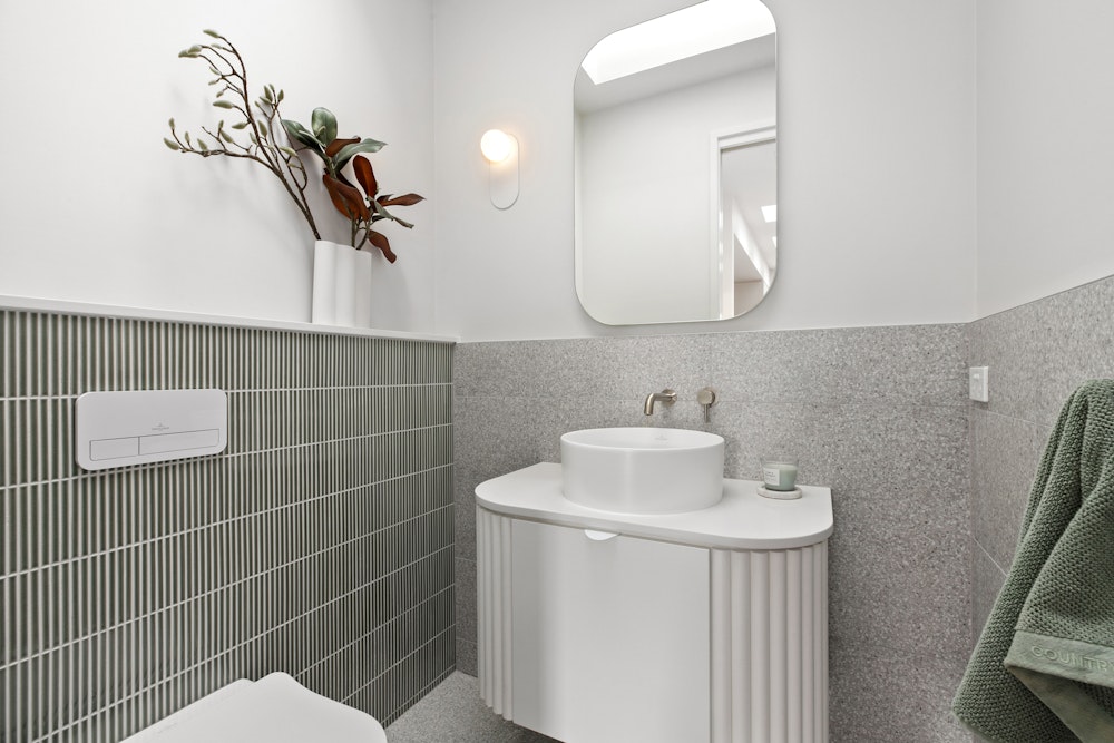 Image for The Como - Powder Room