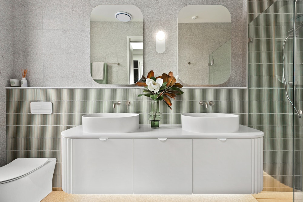 Image for The Como - Main ensuite