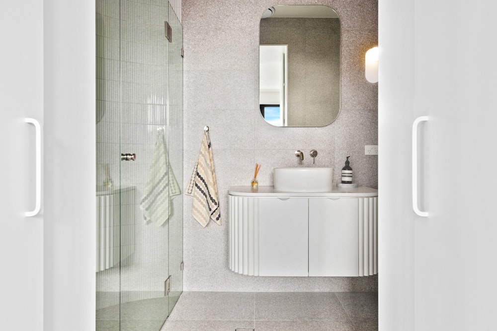 Image for The Como - Main Bathroom