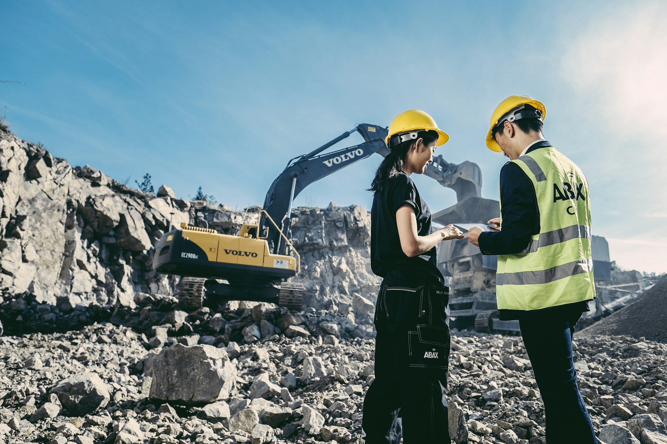 EUROPE'S BIGGEST MACHINE MANUFACTURER, VOLVO CE, INTEGRATED IN THE ABAX INTERFACE