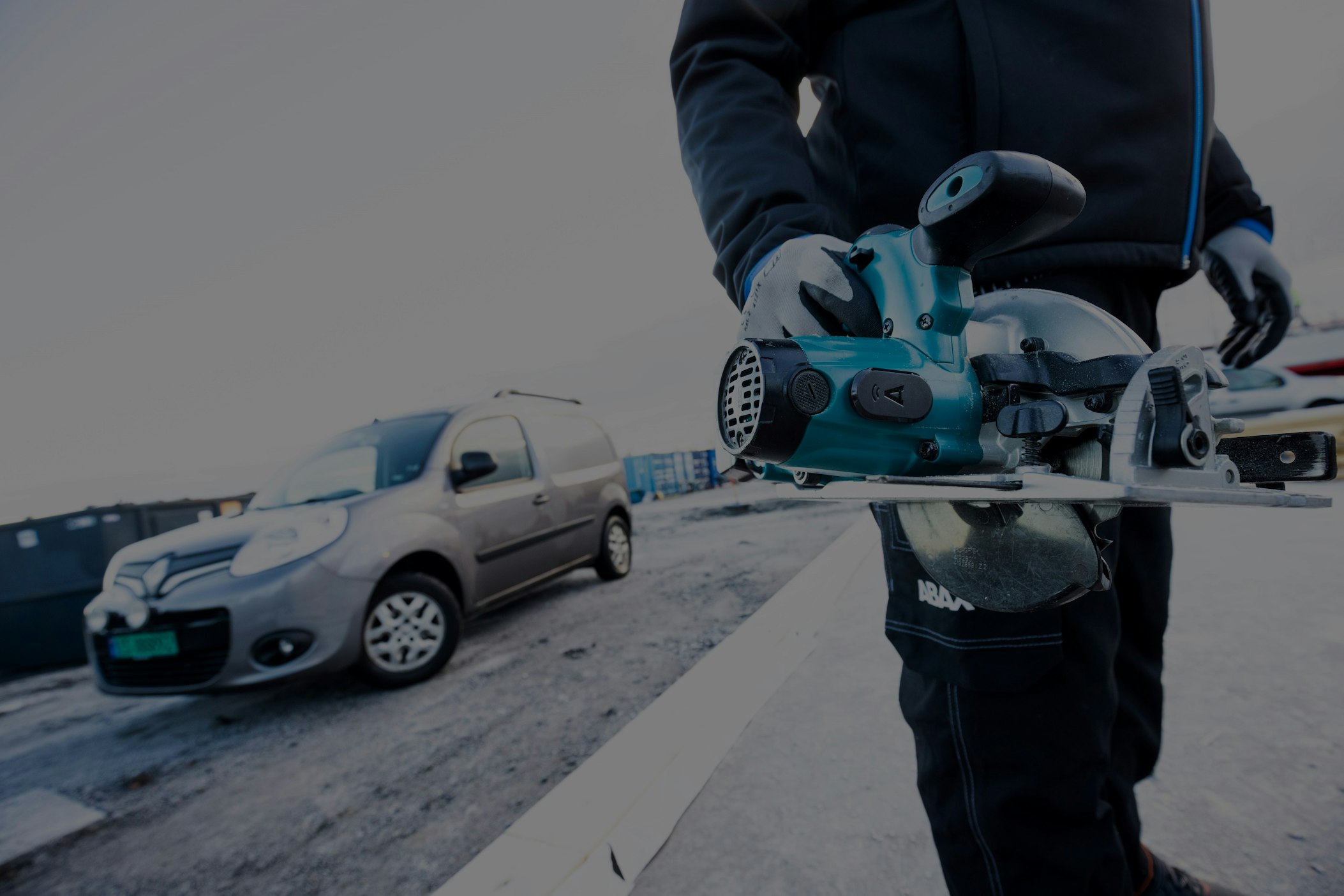 Blue disc cutter with smaller black tracker on it - linking to ABAX's tool tracking software.