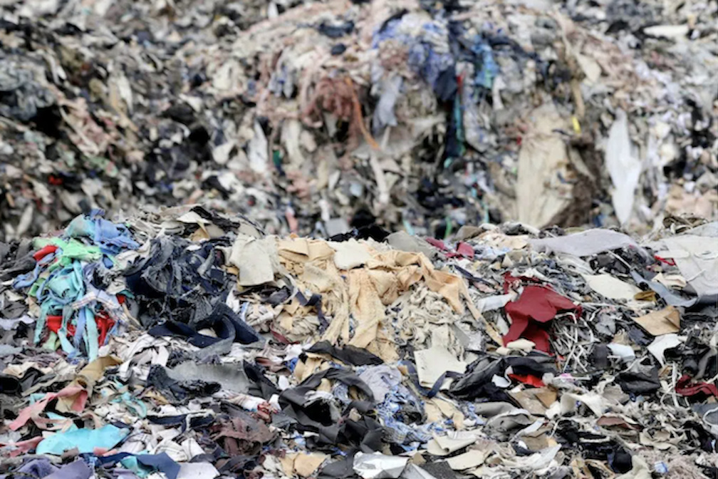 textile_waste_1 © Earth.Org