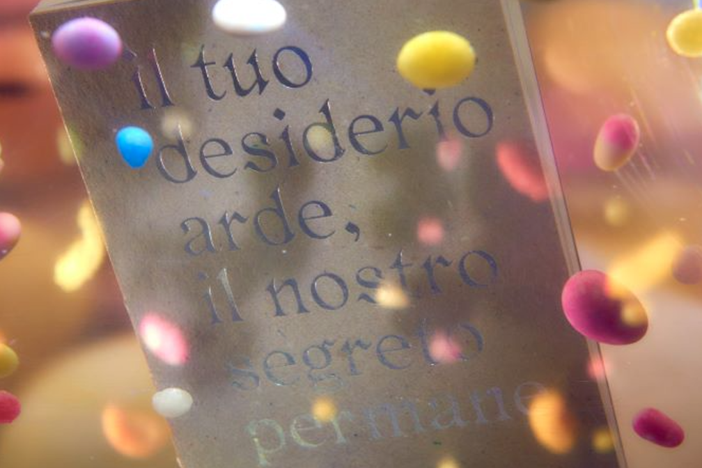 Il tuo desiderio arde, il nostro segreto permane Il nuovo libro delle “fate”