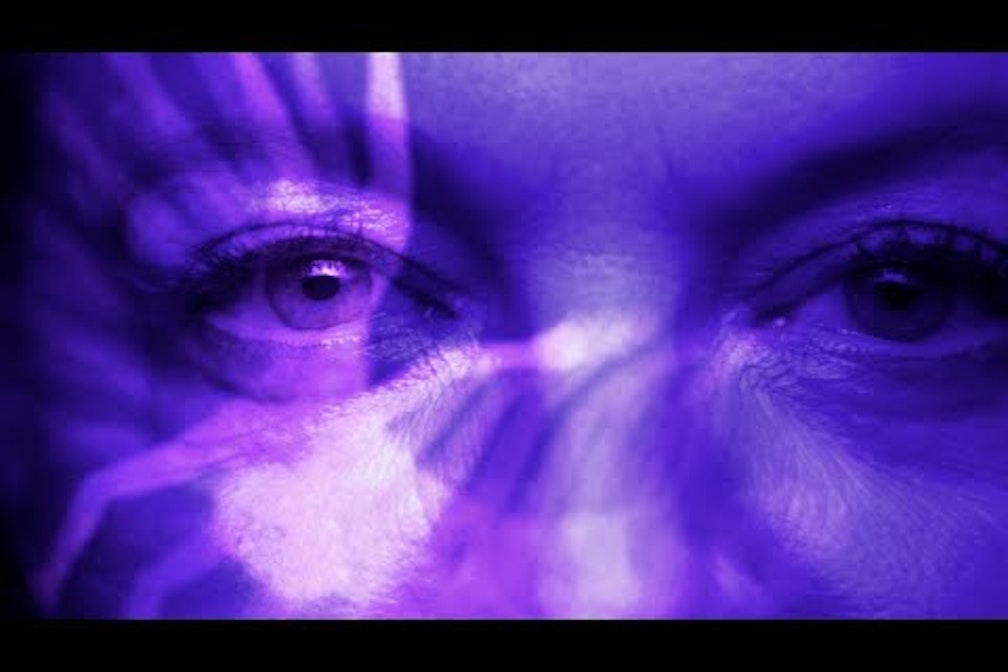 Gehirnwäsche Film: „BRAINWASHED: Sex-Camera-Power“ von Nina Menkes