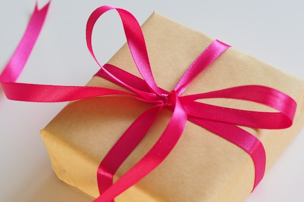 sustainable fashion gift_guide_1 (c) jess-bailey_unsplash