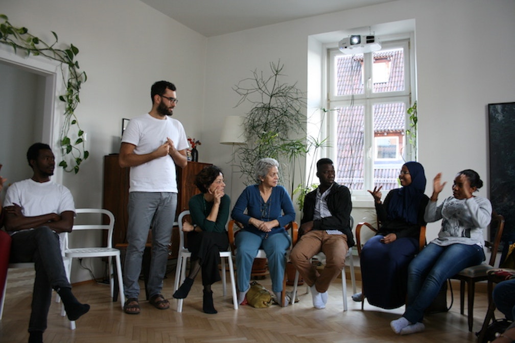 Handy Hands: racconti di vita tra gesto e parola