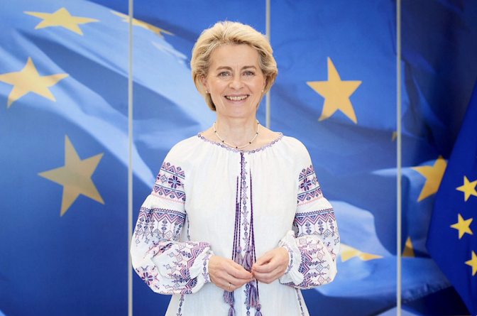 vyshyvanka_8 (c) Ursula von der Leyen auf Twitter