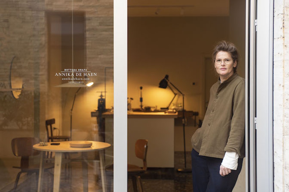 Talismani di luce: intervista alla creatrice di gioielli Annika de Haen