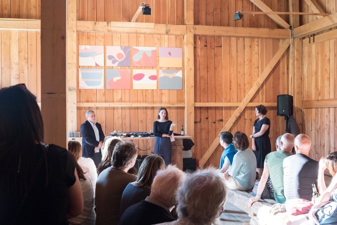 KNAUTSCH im Sterziner Moos Stadel kuratiert für den Kunst und Kulturverein LURX (c) Doris Moser