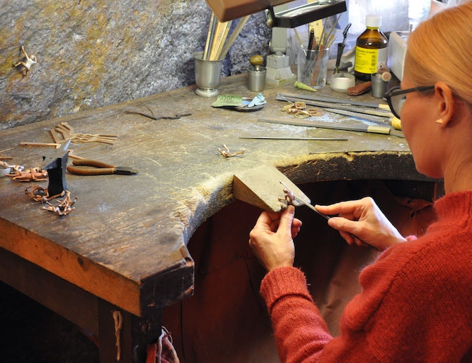 Valentina-Romen-at-work-bronze-@ERomen 05