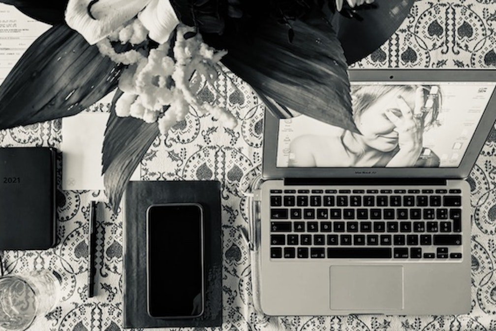 Home Studio 04: Karoline Comarella