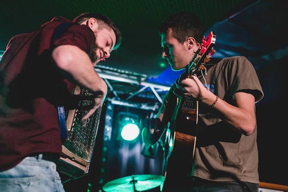 Rock trifft akustische Gitarre + Harmonika: Perin & Barbarossa