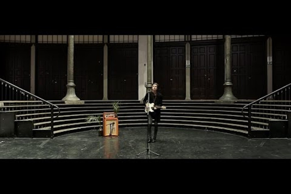 Weniger = viel mehr: The Informal Thief