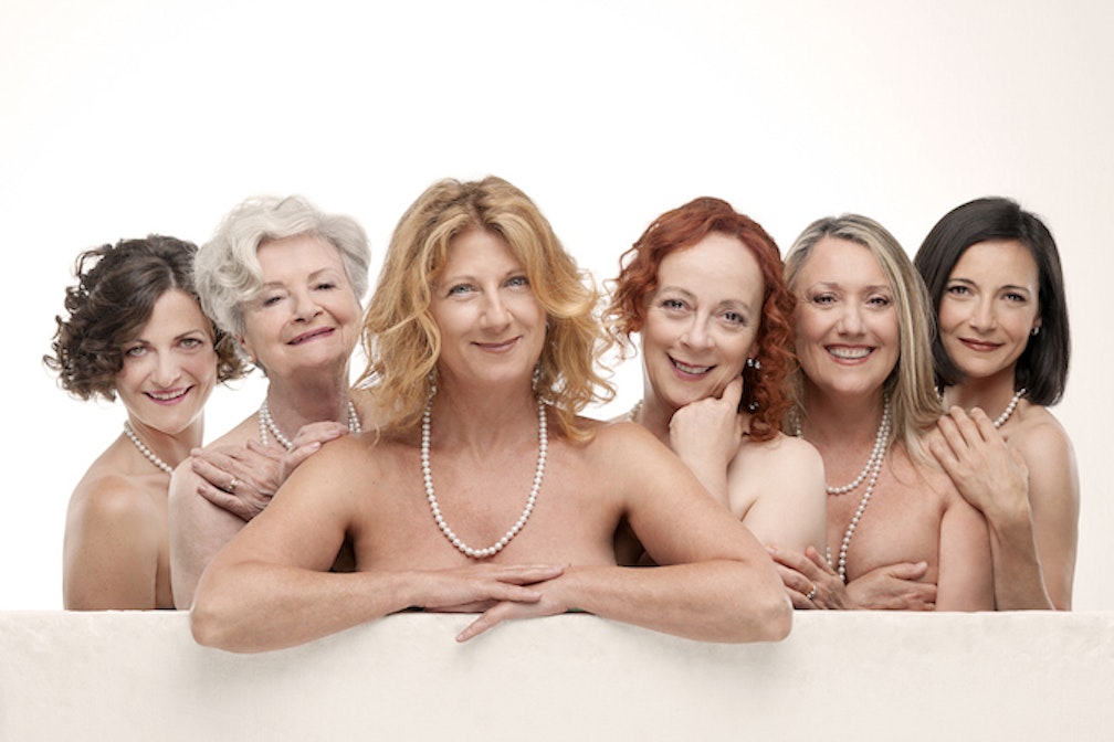“Calendar Girls”: quando a spogliarsi (per beneficenza) sono donne ordinarie, tra girasoli e un’ardita sfida al bigottismo