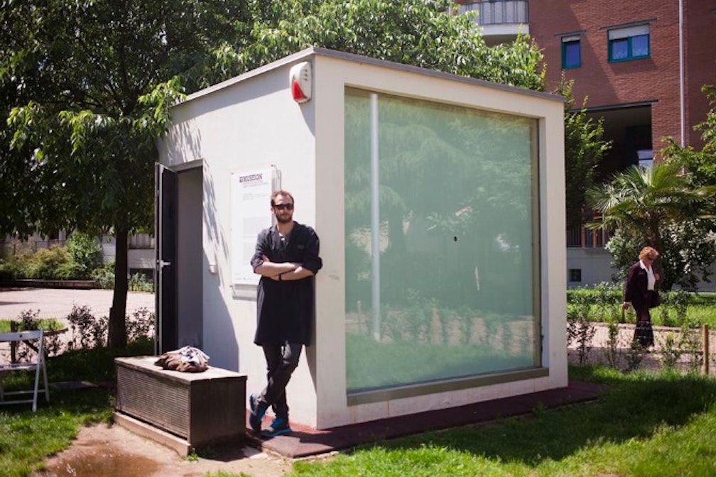 Nicolò Degiorgis trasforma il Cubo Garutti in una enorme macchina fotografica