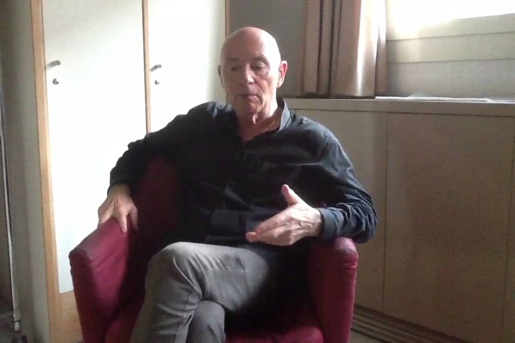 Interviste inaspettate, lunghe attese e pianisti nerboruti