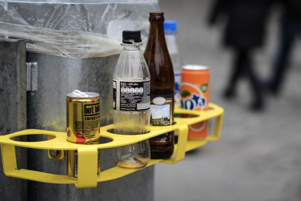 Social Design/ Pfandringe an Mülleimern DPA