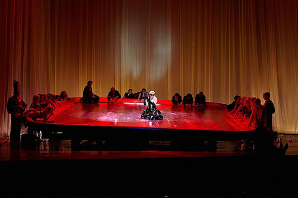 Die Fledermaus VBB Peter Bording - Miriam Portmann - Chor © Hermann Maria Gasser - Peter Bording, Miriam Portmann, Chor