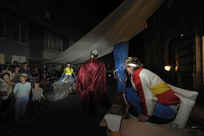 Performance von ÖDÖGIDÖGGI, Grundstein 2012 – Foto von Peter Bittermann